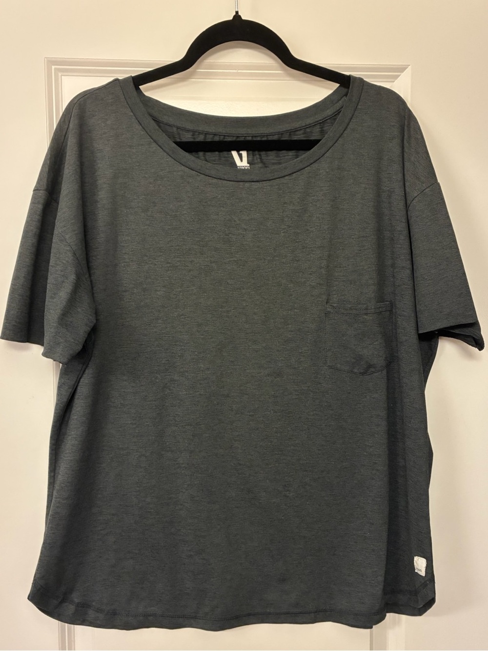 VUORI Athletic Pocket T-Shirt Gray Men's Size XL